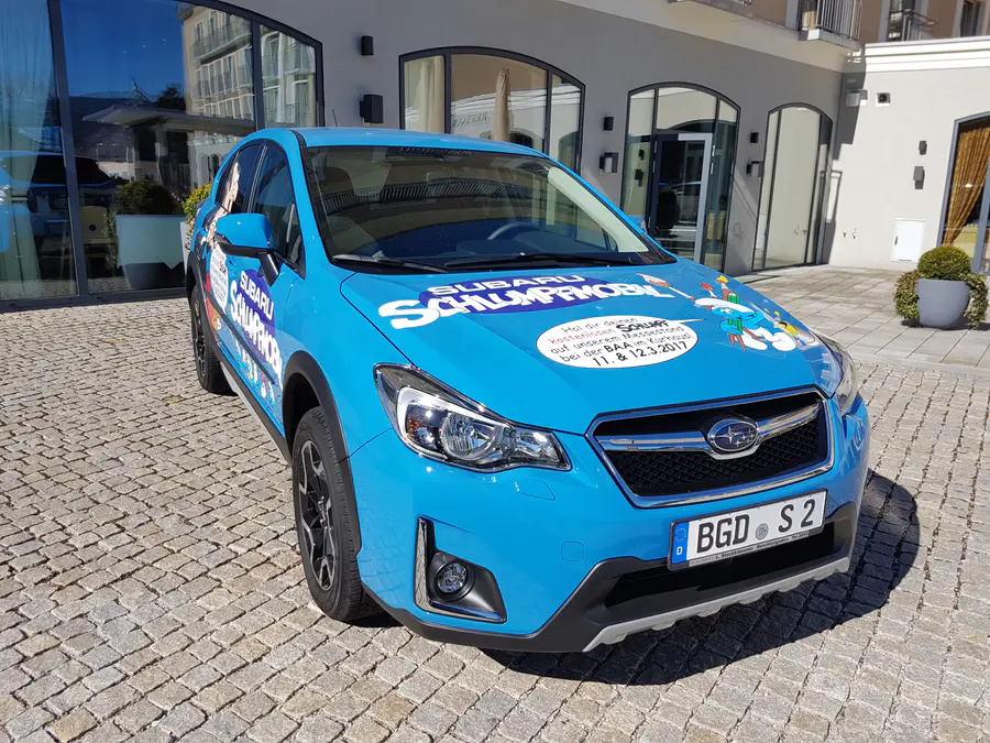 Frontansicht des Subaru Schlumpfmobils
